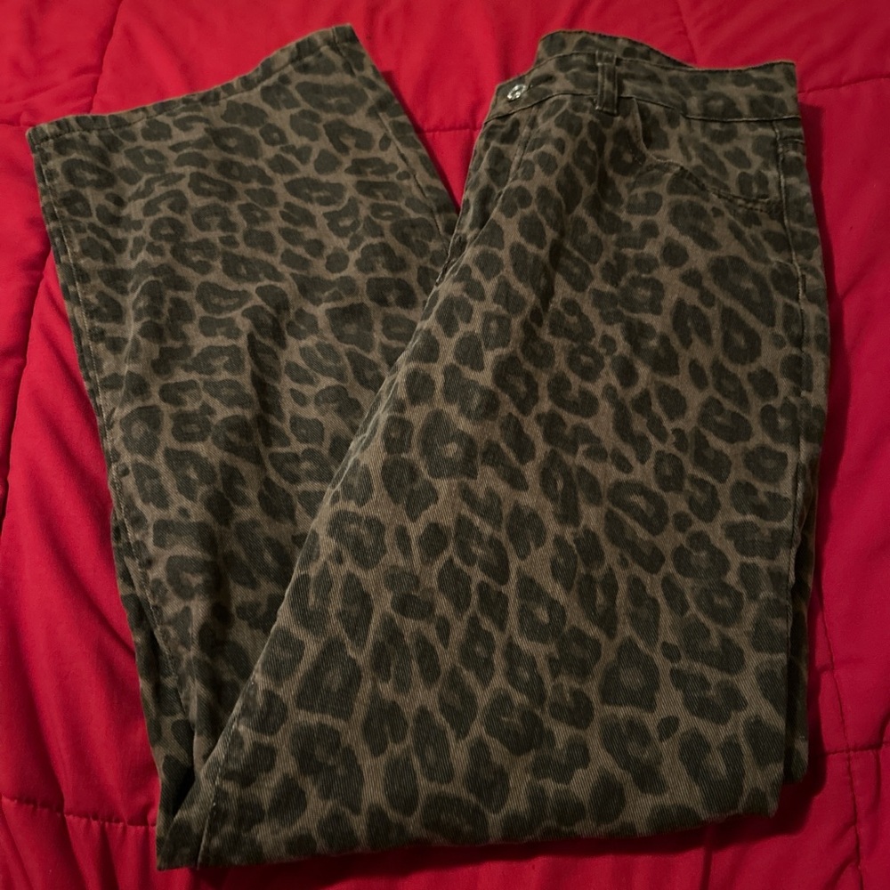 SHEIN Animal Print jeansss